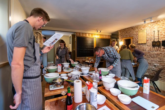 The Waffles 'n Beer Workshop in Bruges Centre - Choosing your beer for the waffle batter
