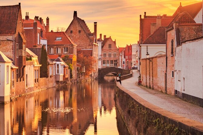 Unknown Bruges: A Self-Guided Audio Tour to the Heart of the Medieval Metropole - Starting at Market Square and leaving the crowds