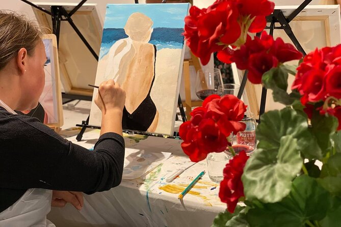 Wine and Painting Workshop Experience in Brussels - Choosing a photo instead of painting from imagination
